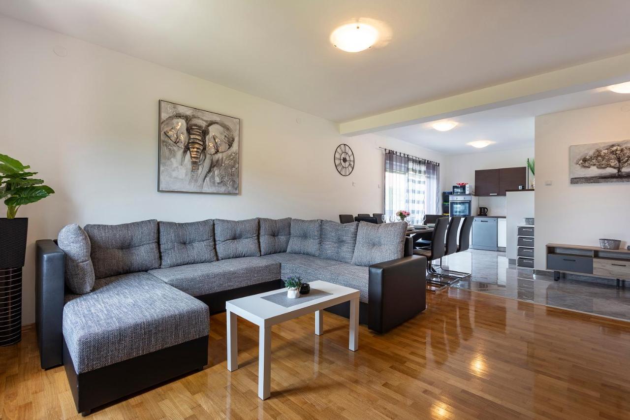 Apartmani Karoca 3 Pula Exteriér fotografie