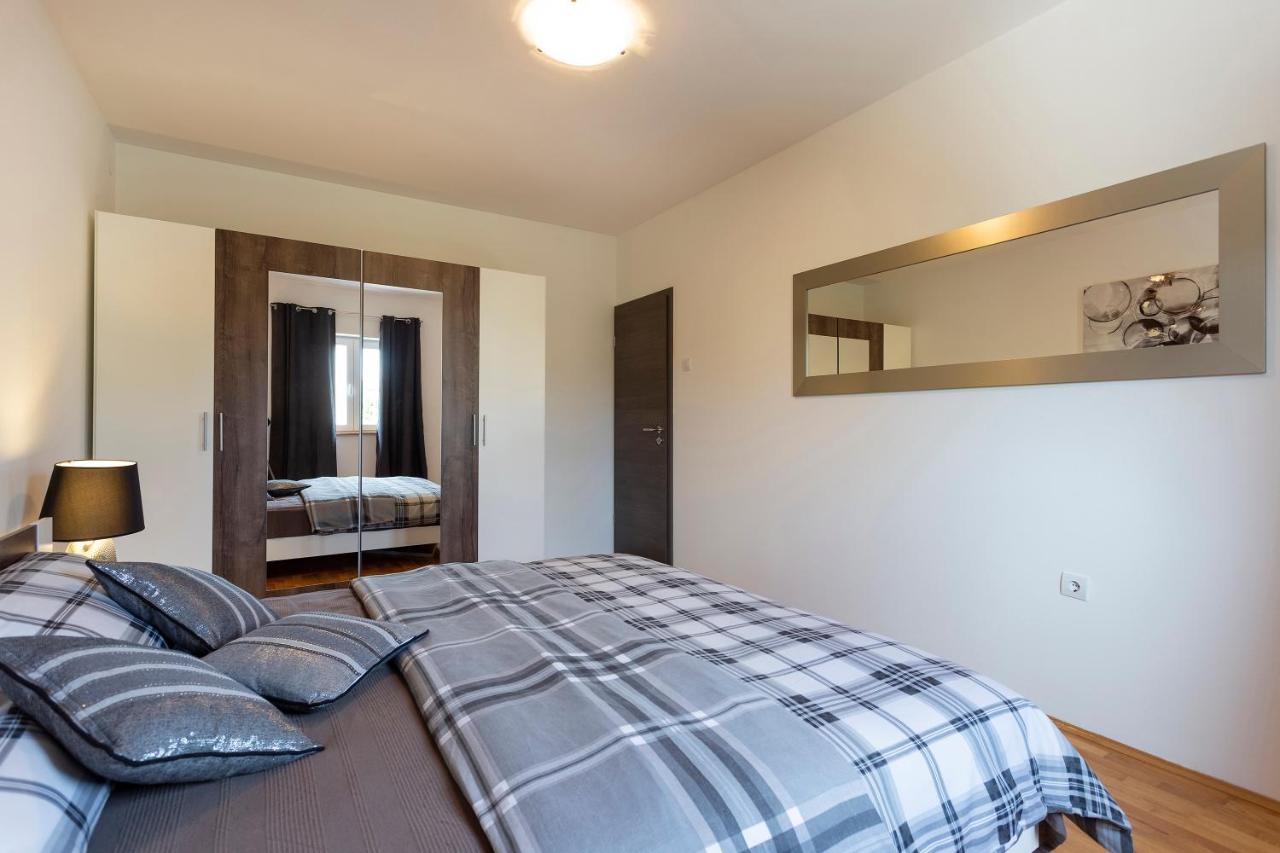 Apartmani Karoca 3 Pula Exteriér fotografie