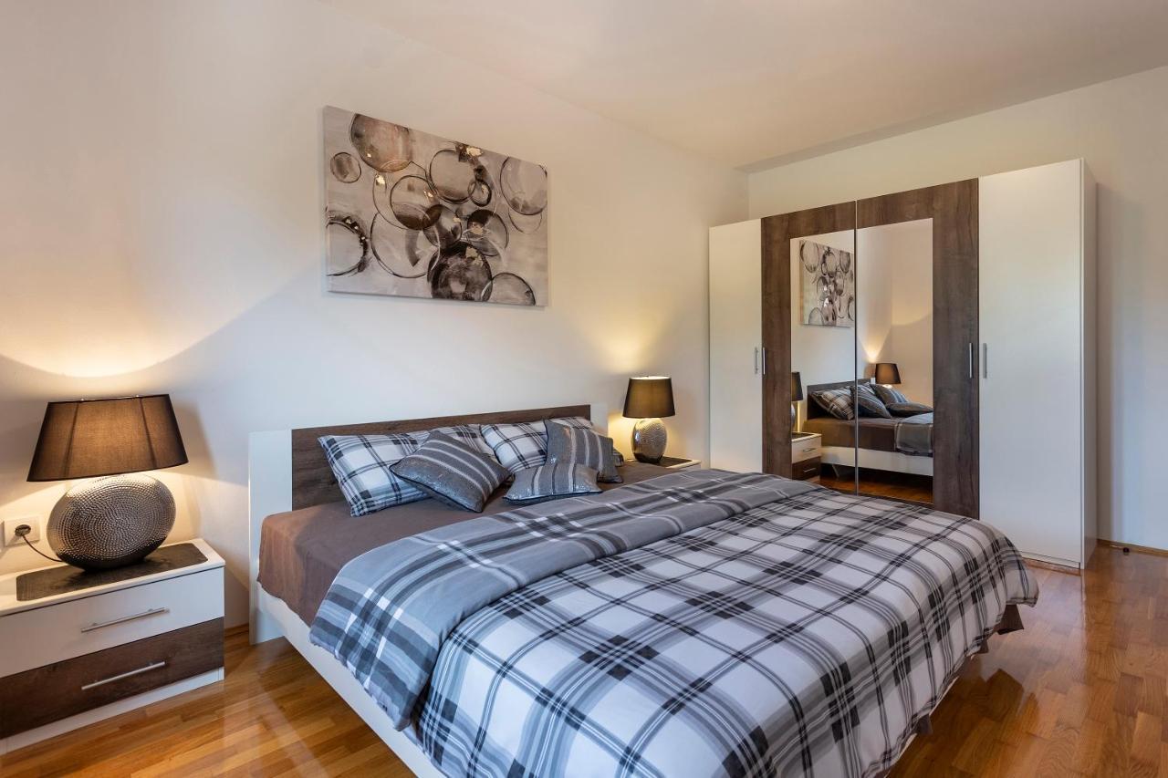 Apartmani Karoca 3 Pula Exteriér fotografie